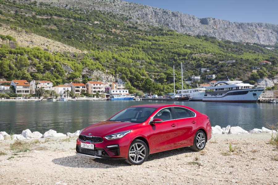  Kia Cerato 2018 года  (RU) (фото 12 из 12)